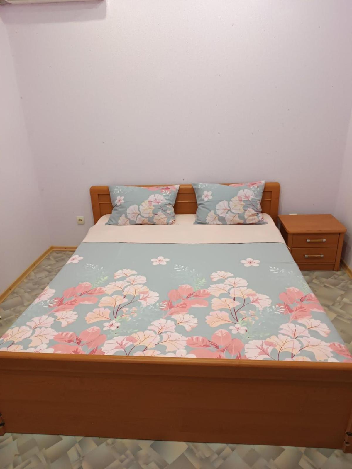 Две Уютные Квартиры В Центре Города Дзержинка - New Apartments Kryvyj Rih Exteriér fotografie